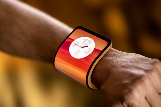 モトローラが「手首に巻き付けられるスマホ」を7年ぶりに公開！ ついに製品化なるか？