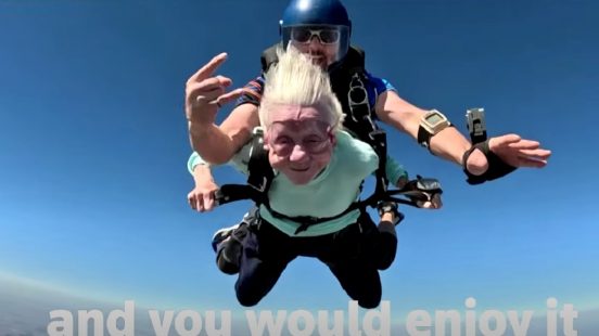 米女性が104歳でスカイダイビング！ 世界最高齢記録を更新後に逝く