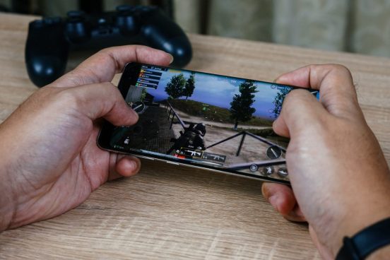 「Galaxy S24 Ultra」は超優秀なゲーミングスマホに？ 「Snapdragon 8 Gen 3」が前モデルよりGPU性能40％アップかも