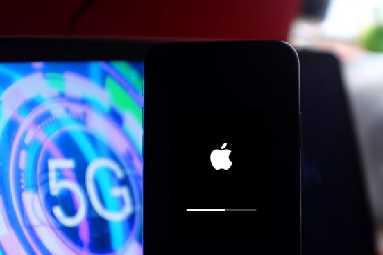 iPhoneの夜のシャットダウンバグ、iOS 17.1で直っていない……!?