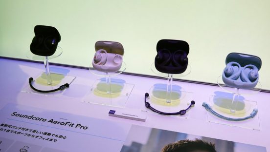 耳を塞がず、ながら聴きできる。アンカーの新イヤホンが1万円台から登場