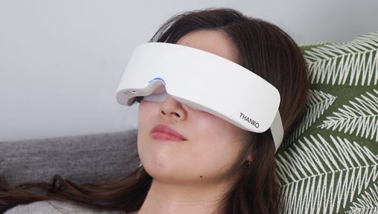 潤いと温めで疲れ目をリフレッシュ！ サンコーが充電式アイマスクを発売