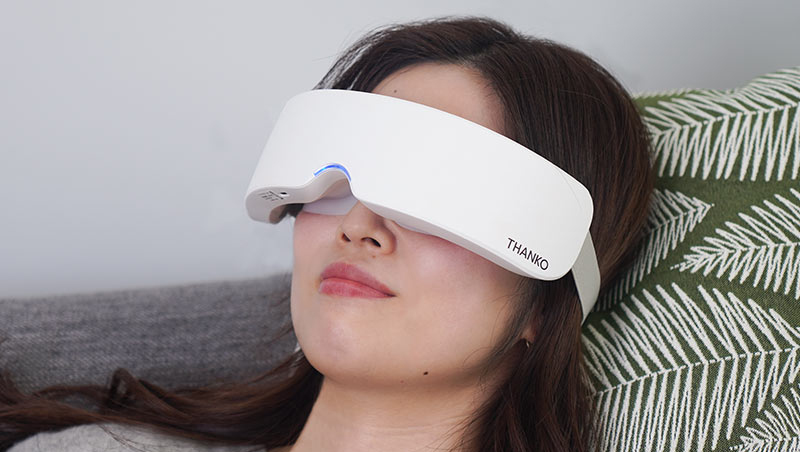 潤いと温めで疲れ目をリフレッシュ！ サンコーが充電式アイマスクを発売