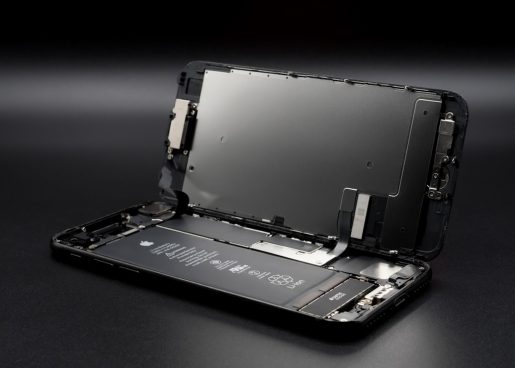 「iPhone 16 Pro」バッテリーの試作品が流出！ 注目の素材はやはり…
