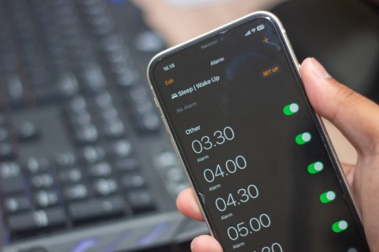 9時25分に必ず鳴るiPhone。謎の「アラーム設定」を解除できない女性の苦悩