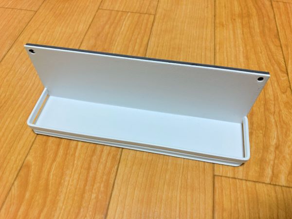 ヒラキの入浴中や料理中も、好きな場所に設置できる「マグネット式スマートフォンスタンド」