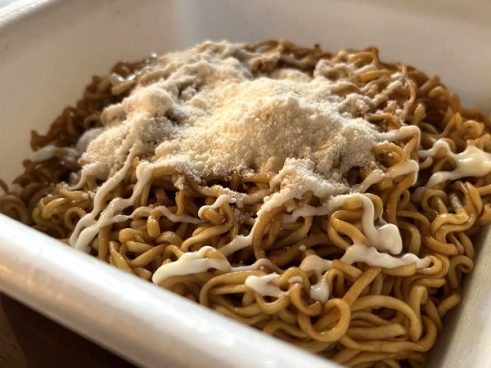 一平ちゃんの限定フレーバー 、お腹もカロリーも膨らむチーズカレー味！