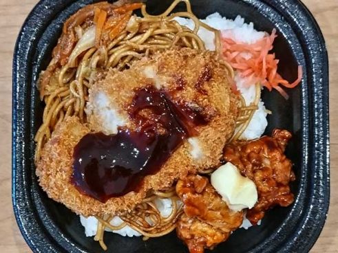 炭水化物を腹一杯食らいたい！ 「ソースとんかつ＆テリマヨ唐揚丼」（ローソン）