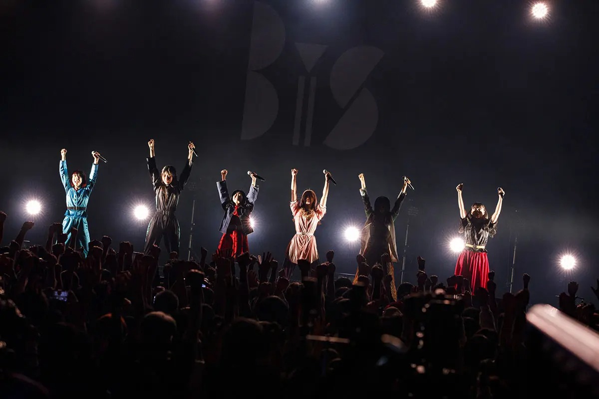 BiS　現体制の新たな可能性を示した熱狂のツアーファイナル終幕！約4年ぶりのオリジナルアルバムリリースも発表