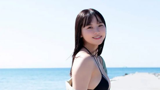 元NMB48・本郷柚巴が美バスト際立つ黒ビキニショット披露『BOMB Love Special 2023 #3』【独占カット】