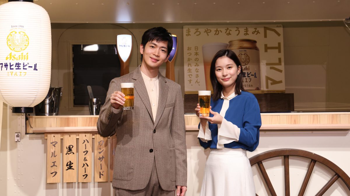 芳根京子が「バイトしたい！」と興味津々。アサヒ生ビール“マルエフ”の特製キッチンカーが全国巡回へ発進