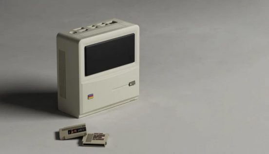 乙なプレイを。レトロMacな超小型パソコン「AM01」が12月に出荷