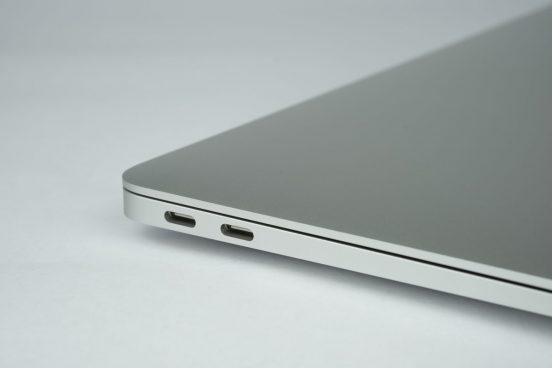 Macが水没したかどうか、USB-Cポートからバレるかも