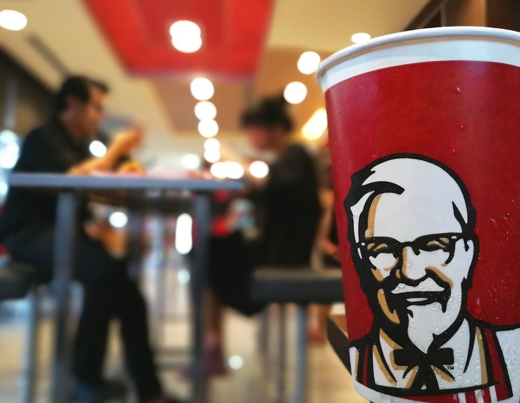 「KFC」をテーマに結婚式を挙げたシンガポールのカップル、米国は不思議そうに見ていた…