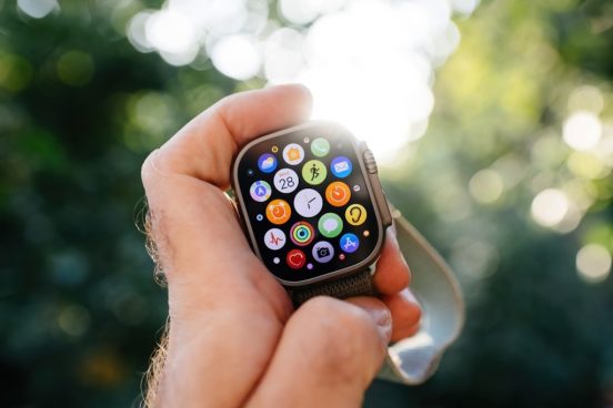 「Apple Watch」が生死を分けた？ 米の公園で相次ぐ転倒事故、男性が助かるも…