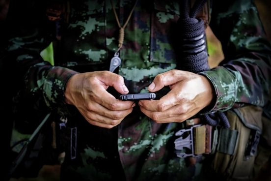iPhoneが銃弾を防いだ！ イスラエル軍の兵士が命を救われる