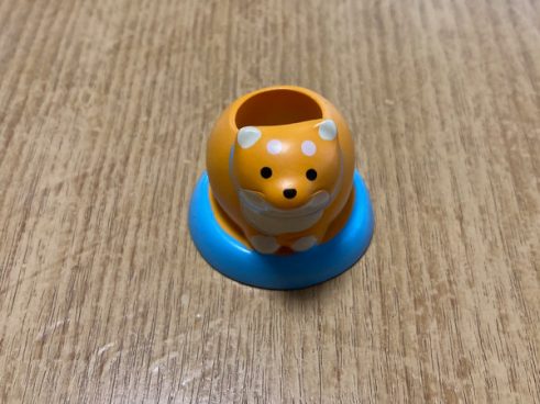 ダイソー、歯磨きしながら見つめ合える、柴犬モチーフの歯ブラシスタンドが可愛い！