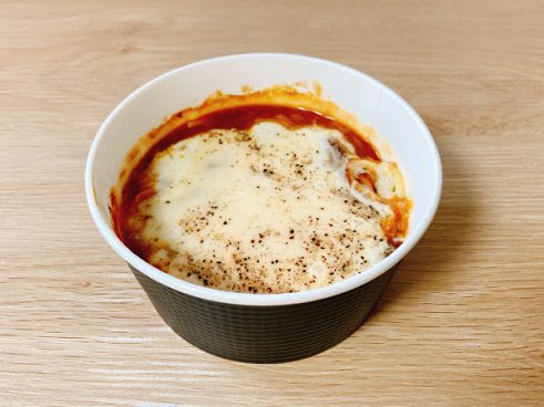滴り落ちるチーズの衝撃！ 「チーズとろけすぎ?! な溶岩風パスタ」（ローソン）