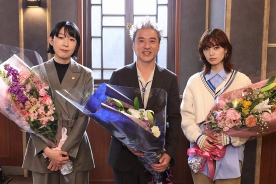ムロツヨシ、平手友梨奈、江口のりこが『うちの弁護士は手がかかる』クランクアップ「新しい枠の1作目としてはいいスタートが切れたかな」