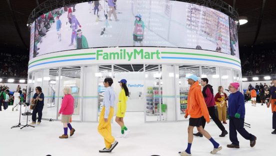 好調のコンビニエンスウェアの新作は？ファミリーマートの挑戦的商品が続々！