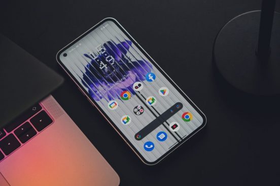 お手ごろ価格スマホ「Nothing Phone(2a)」、プロトタイプ写真がリーク。価格は5万8000円程度、2月末に発表かも