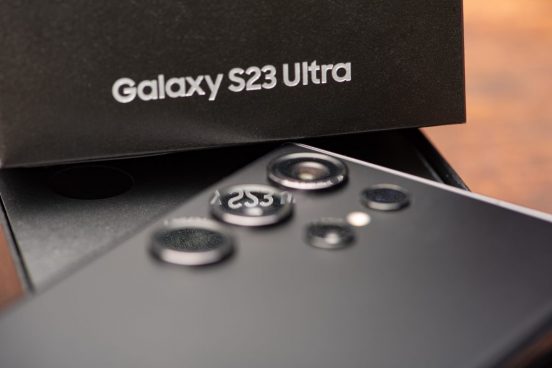 「Galaxy S24 Ultra」はカメラが大幅進化、より自然な写真が撮れる？ チタン製フレームはiPhone 15 Proより美しいかも