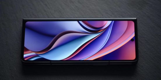 次期“横折りGalaxy”のカバー画面、ついに幅が広く？ 「Galaxy Z Flip6」はベゼルが狭くなるかも