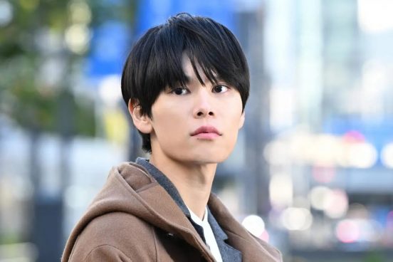萩原利久主演『めぐる未来』今夜スタート！第1話あらすじ＆場面写真　田園都市線渋谷駅に大型ポスターが登場