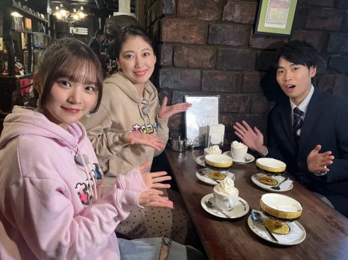 飯田圭織＆稲場愛香が神保町の純喫茶＆カレー店へ『キタに恋した！』
