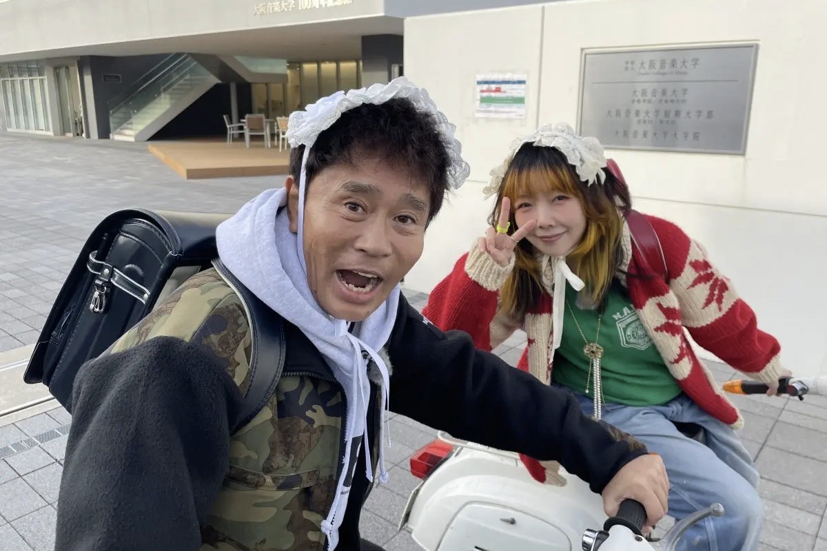 aiko＆浜田雅功がロリータファッションのヘッドドレス×ランドセル姿に！？『ごぶごぶ』