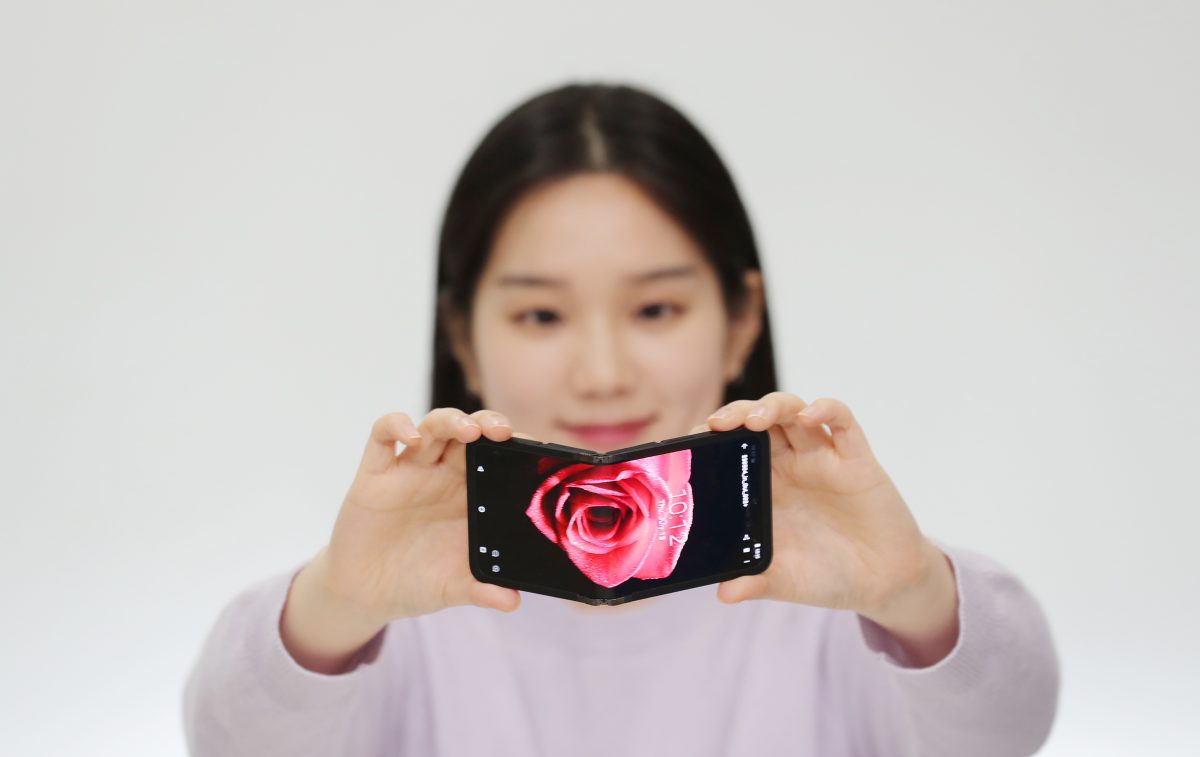 将来のGalaxyスマホは内側にも外側にも折りたたみできる？ サムスンが新技術「In＆Out Flip」公開