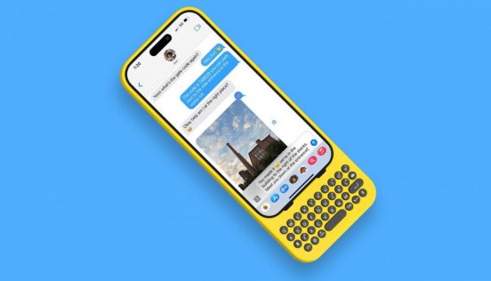 iPhoneにBlackBerryのような物理キーボードを追加するアイディアケース「Clicks」