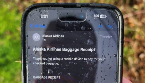 航空機事故で機内から吹き飛ばされたiPhone、約5000m落下も傷ひとつない状態で発見される！