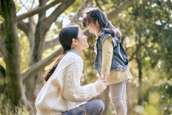他者貢献の実感が子どもを育む！幸福学研究者が教える子どもとともに幸せを感じる思考習慣