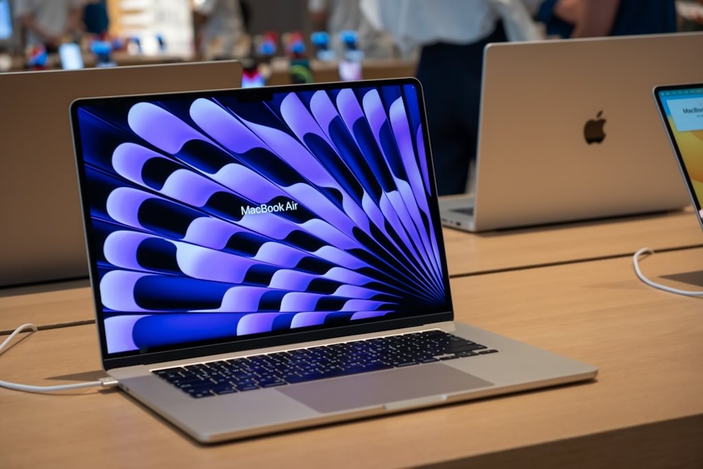 「MacBook Air」が廃止の危機にあったことが判明！ Proさえあれば十分？
