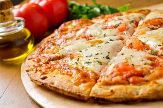 ピザは本当にダイエットの敵？ 英のトレーナーが常識に挑んだ