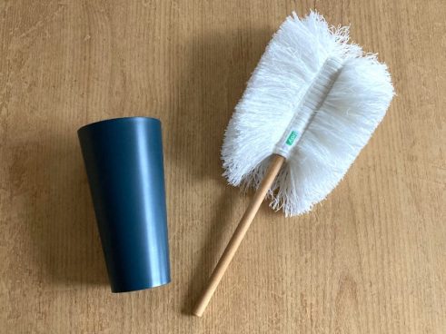 ディノス、コップに収納できるオシャレなハンディモップ！