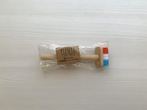 ディノスで見つけた、映える見た目のお掃除ブラシ「プレンツ プチデッキブラシ」