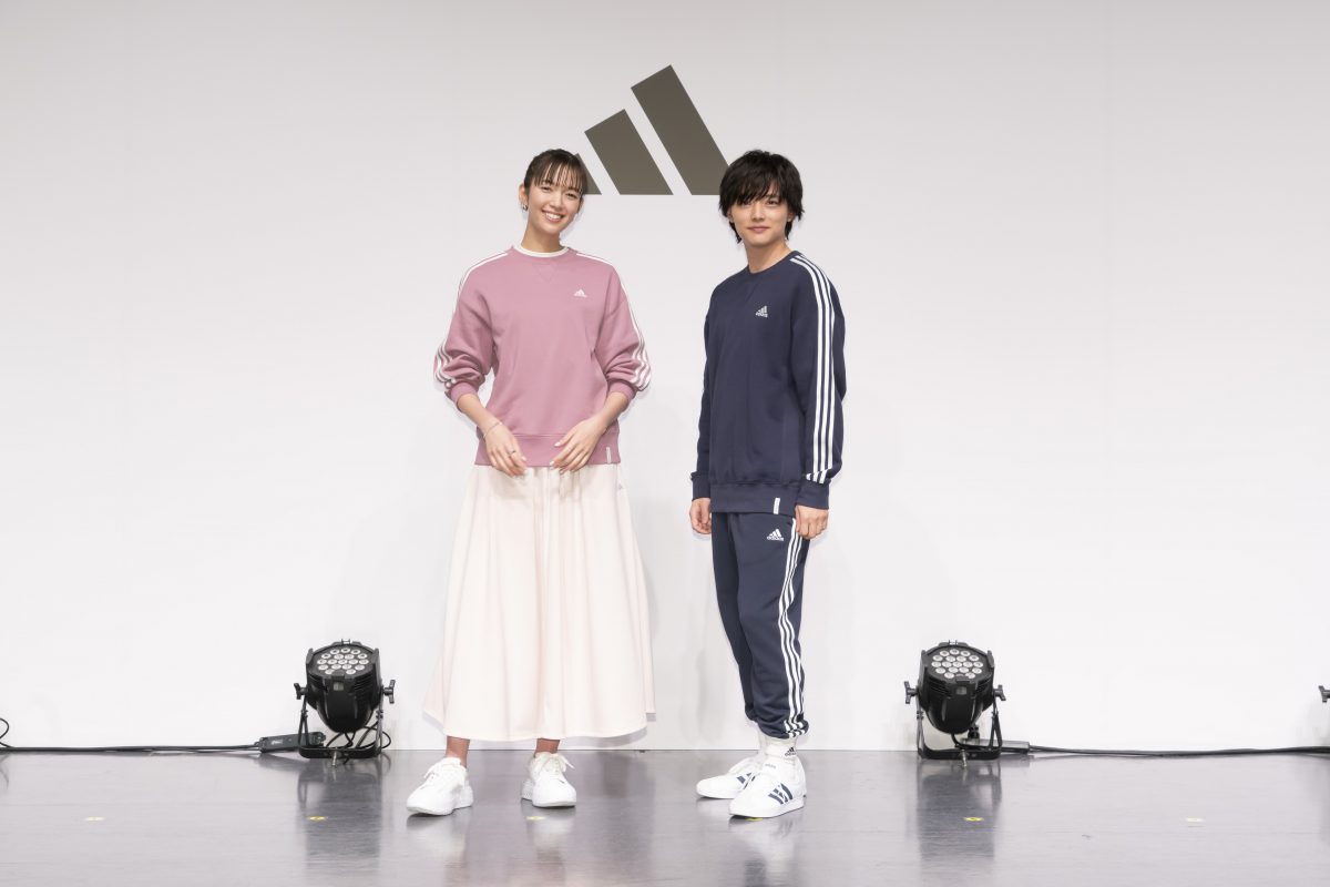 アディダスが新コレクション「ESSENTIALS PLUS」を発表！ 佐藤栞里、櫻井海音がコーディネート提案