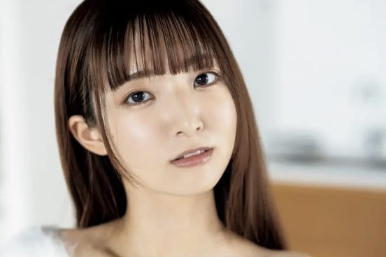 SKE48藤本冬香がふわふわニットで胸元チラリな美デコルテ披露！初水着グラビアも【独占カット】