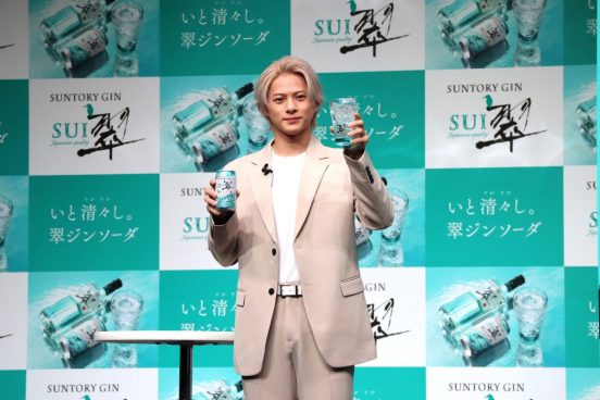 平野紫耀、サントリージン翠の新キャラクター就任！ リニューアル“翠ジンソーダ缶”で乾杯「清々しい人はなぜか深爪」