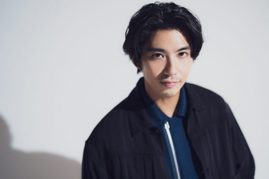 俳優・賀来賢人がハマり続けているモノ「見つける度に買っていたらとんでもない数に」Netflix「忍びの家 House of Ninjas」