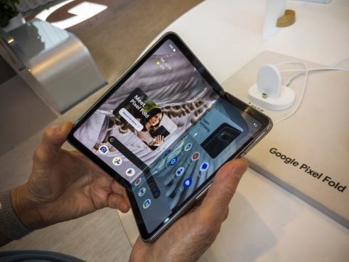 「Pixel Fold 2」の予想CG画像が登場！ カメラバーのデザインは変更、第4のセンサーあり？