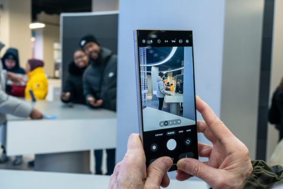 Galaxy S24シリーズ、前モデルより画質に不満があるとの声。サムスンは修正アップデートの可能性を示唆