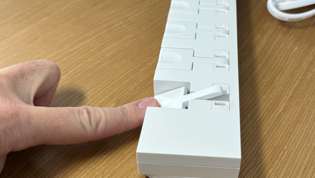 アイデア商品はなぜできた？ 片手でプラグ抜けるエレコム電源タップの開発経緯を聞く
