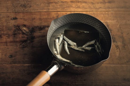 料理人・笠原将弘が解説する出汁(だし)の取り方とは？…日常の和食“汁とめし”レシピ
