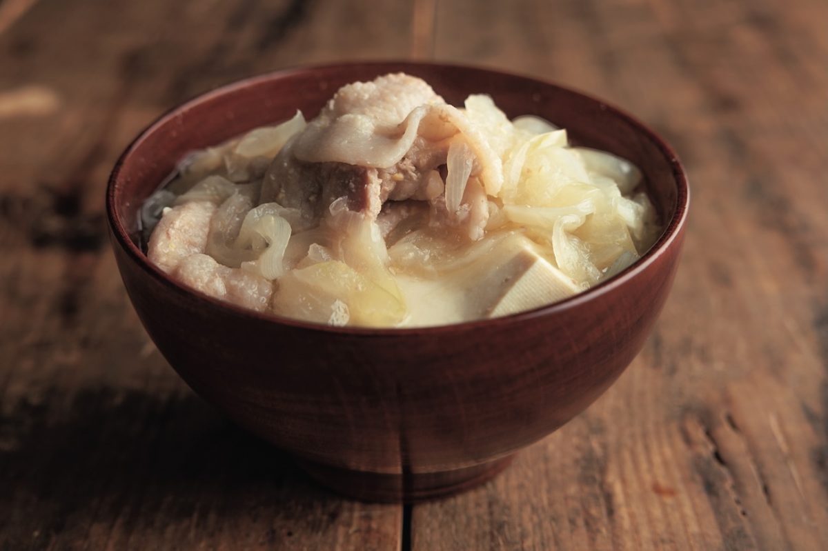 料理人・笠原将弘が教える「豚汁」の作り方…最小限の食材で豚肉の旨みを引き出す極意とは？