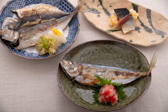 焼き魚はフライパンで10分！干物・切り身・一尾の間違いない焼き方を料理人が解説