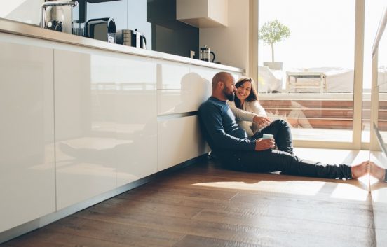英夫婦が自宅をリフォーム、床下にとんでもない物が…