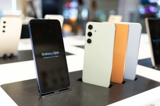 「Galaxy S25」標準モデルの画面が6.36インチに拡大？ デザインが激変する可能性も